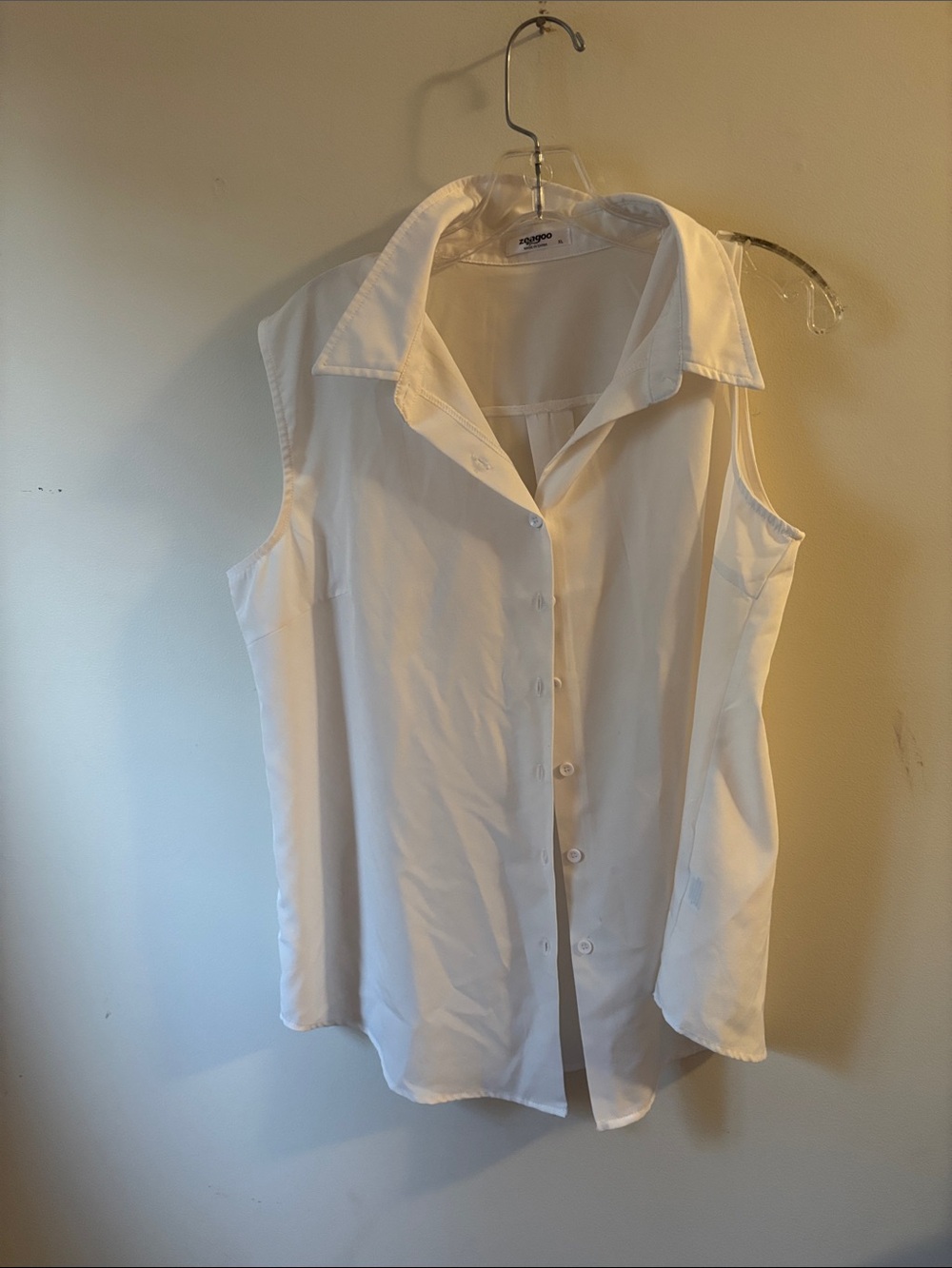 zeagoo White Sleeveless Button-Down Shirt